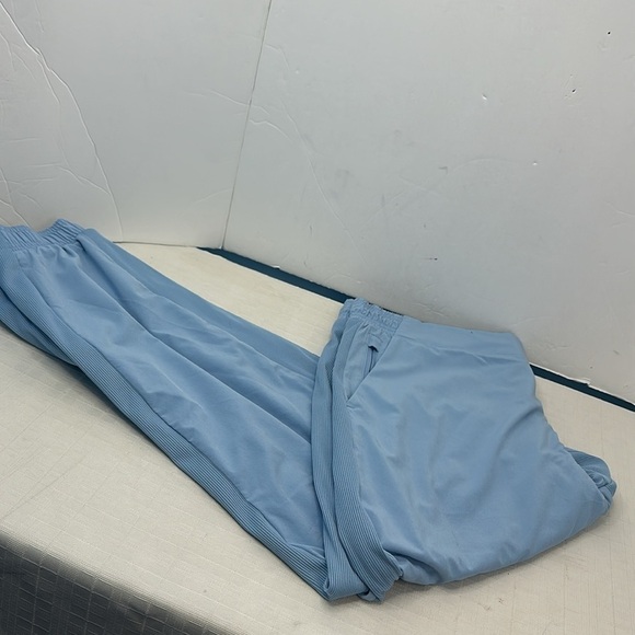 Athleta VENICE MID RISE JOGGER
All-way stretch fabric with a no-dig waistband. - Picture 9 of 15